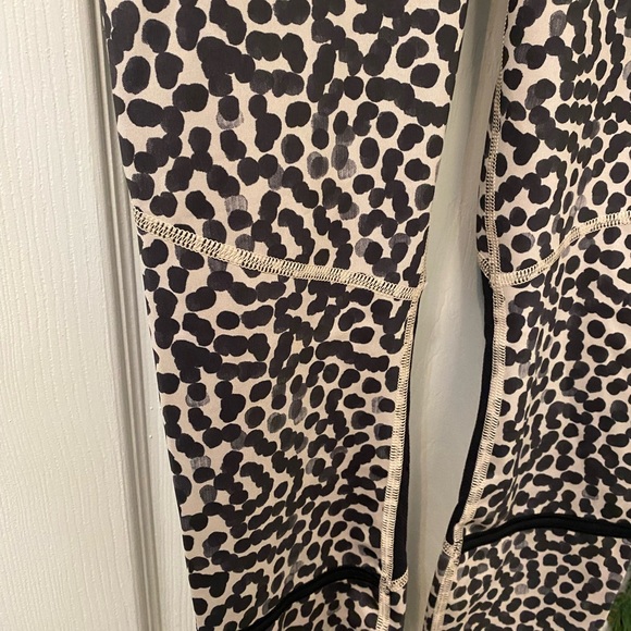 Lululemon pedal to the medal 7/8 tight - Picture 5 of 8